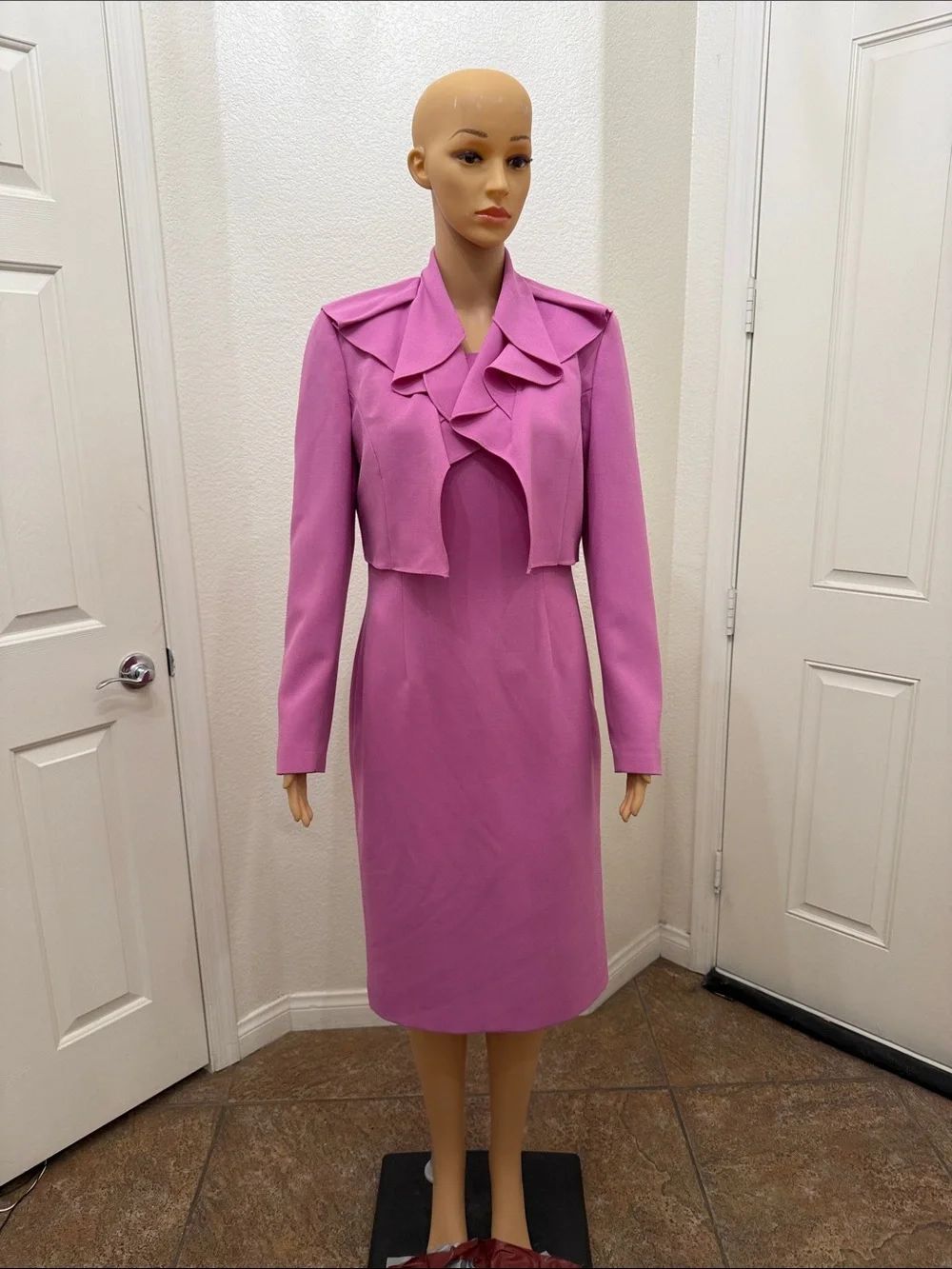 Anne Klein Suit Size 8 Fuchsia Pink Scoop Neck Midi Dress Cropped Ruffle Jacket